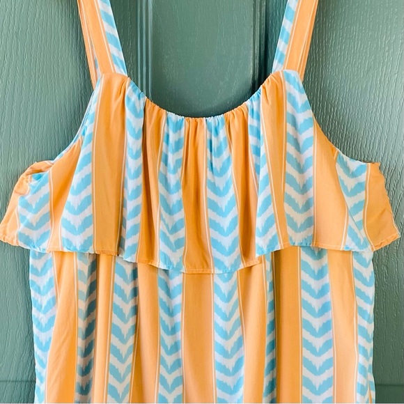 Crown & Ivy Tank Top M Coastal Beach Ruffle Cruise Preppy Flowy Chevron Stripe - Picture 2 of 6